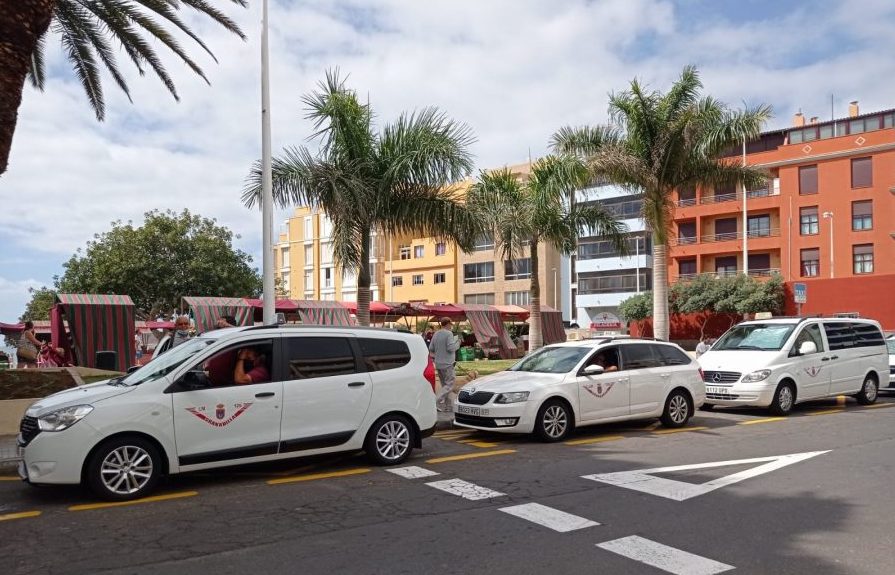 Taxis en una parada del municipio | TAXIS GRANADILLA DE ABONA