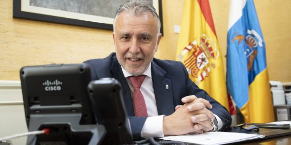 Ángel Víctor Torres comunicando las Medallas de Oro en abril | PRESIDENCIA DEL GOBIERNO DE CANARIAS