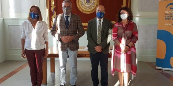 Carmen Pérez de Ontiveros (izq.) en su toma de posesión el pasado abril | ULPGC