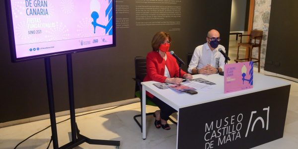 Encarna Galván y Kiko Barroso en la presentación de las fiestas fundacionales | LPA CULTURA