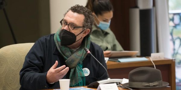 Manolo González en una comisión parlamentaria | Foto: Parlamento de Canarias