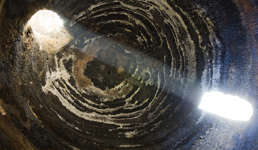 Interior de la cueva 6 del complejo arqueológico Risco Caído | Foto: Cabildo de Gran Canaria