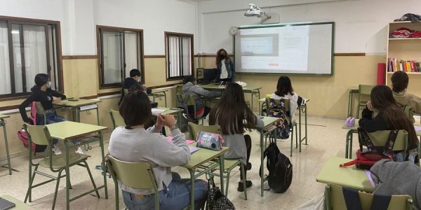 Agar Arrocha imparte clase | SOCIEDAD CANARIA DE PROFESORES DE MATEMÁTICAS "ISAAC NEWTON"