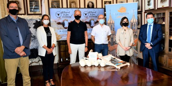 Presentación del festival con Lola Reyes (segunda de la derecha) | AYUNTAMIENTO DE LA OROTAVA