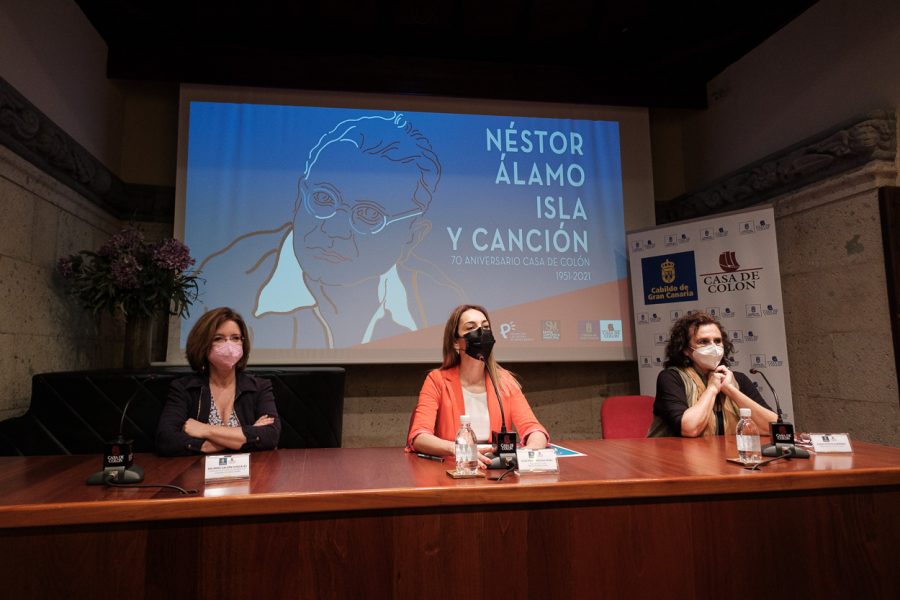 Elena Acosta (dcha.) con la concejala Encarna Galván y la consejera Guacimara Medina (centro) el pasado martes día 8 | CONSEJERÍA DE CULTURA DEL CABILDO DE GRAN CANARIA Elena Acosta (dcha.) con la concejala Encarna Galván y la consejera Guacimara Medina (centro) el pasado martes día 8 | CONSEJERÍA DE CULTURA DEL CABILDO DE GRAN CANARIA