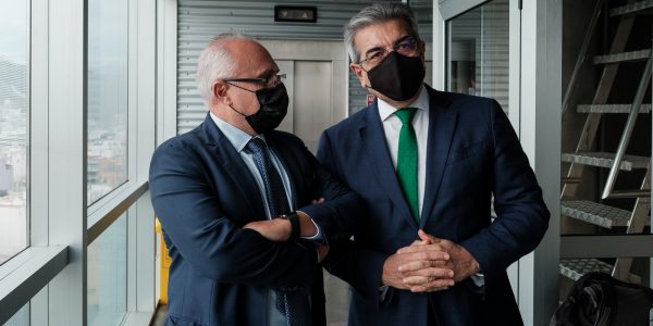 José Cristóbal García (izq.) y Román Rodríguez el pasado noviembre | CONFEDERACIÓN CANARA DE EMPRESARIOS