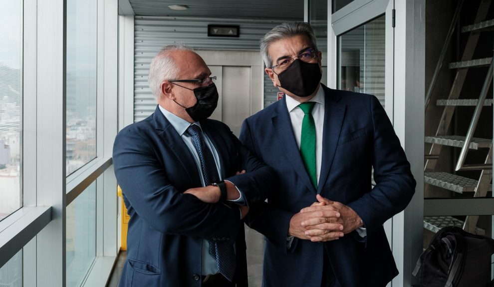 José Cristóbal García (izq.) y Román Rodríguez el pasado noviembre | CONFEDERACIÓN CANARA DE EMPRESARIOS