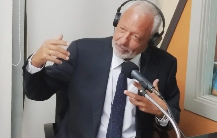 Javier Puga en los estudios de El Espejo Canario