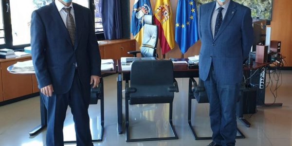 Juan Luis Lorenzo Bragado (izq.) y Julio Pérez | CONSEJERÍA DE AA.PP., JUSTICIA Y SEGURIDAD DEL GOBIERNO DE CANARIAS