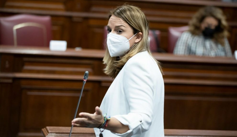 Noemí Santana en el Parlamento de Canarias | CONSEJERÍA DE DERECHOS SOCIALES DEL GOBIERNO DE CANARIAS