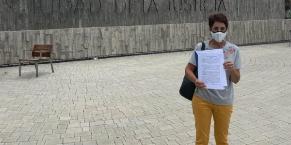 Onalia Bueno presentando la denuncia del consistorio en la fiscalía ayer | AYUNTAMIENTO DE MOGÁN