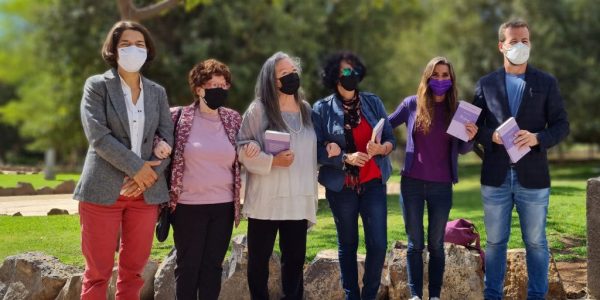 Algunas de las autoras con Blanca Hernández, junto a Juan Márquez Facundo, el pasado abril | GOBIERNO DE CANARIAS