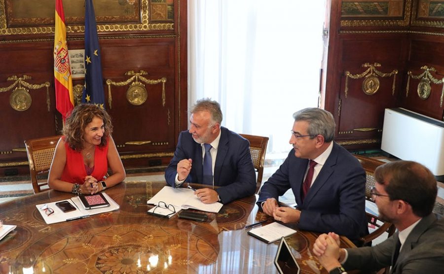 María Jesús Montero reunida con Ángel Víctor Torres y Román Rodríguez en agosto de 2019 | GOBIERNO DE CANARIAS