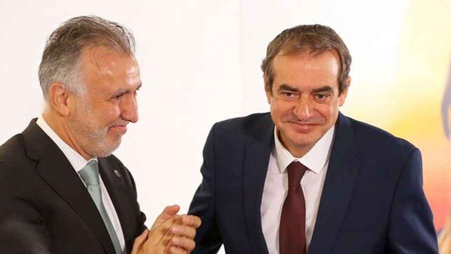 Francisco Moreno (dcha.) en su toma de posesión en 2019 con el presidente Torres | ARCHIVO