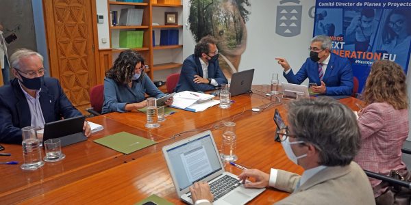 Román Rodríguez en una reunión de gestión de los fondos europeos extraordinarios de reconstrucción el pasado junio | CONSEJERÍA DE HACIENDA, PRESUPUESTOS Y ASUNTOS EUROPEOS