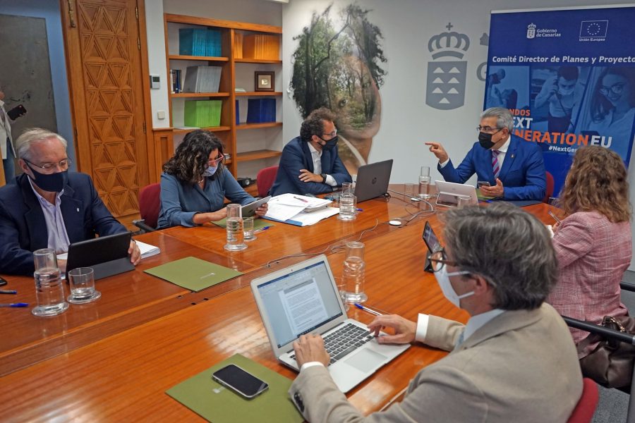 Román Rodríguez en una reunión de gestión de los fondos europeos extraordinarios de reconstrucción el pasado junio | CONSEJERÍA DE HACIENDA, PRESUPUESTOS Y ASUNTOS EUROPEOS Román Rodríguez en una reunión de gestión de los fondos europeos extraordinarios de reconstrucción el pasado junio | CONSEJERÍA DE HACIENDA, PRESUPUESTOS Y ASUNTOS EUROPEOS