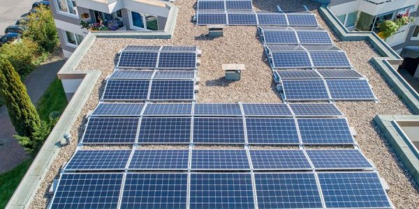 Placas solares en un tejado | PIXABAY