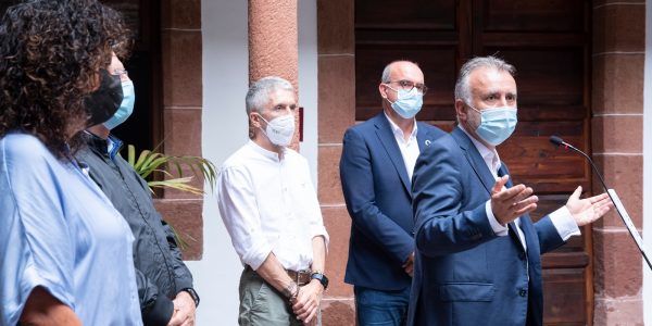 Ángel Víctor Torres y, detrás, Fernando Grande-Marlaska y Anselmo Pestana ayer | GOBIERNO DE CANARIAS