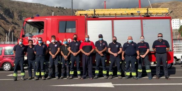 Bomberos de Tenerife a punto de embarcar a La Palma el pasado sábado | BOMBEROS TENERIFE