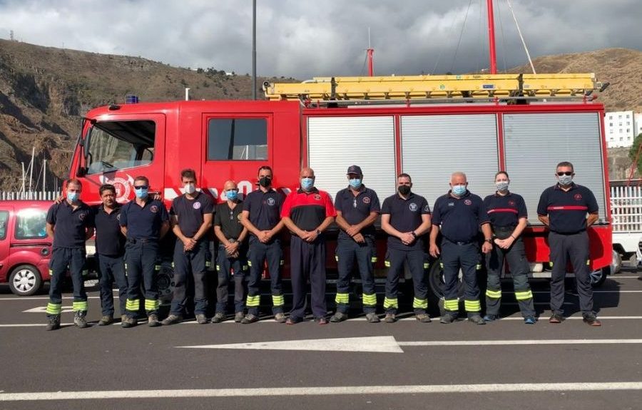 Bomberos de Tenerife a punto de embarcar a La Palma el pasado sábado | BOMBEROS TENERIFE