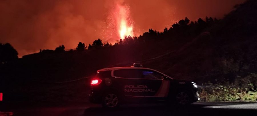 Erupción en La Palma anoche | TOMADA POR LA GUARDIA CIVIL Y CEDIDA POR DELEGACIÓN DEL GOBIERNO EN CANARIAS Erupción en La Palma anoche | TOMADA POR LA GUARDIA CIVIL Y CEDIDA POR DELEGACIÓN DEL GOBIERNO EN CANARIAS