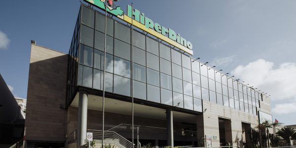 Fachada de las oficinas centrales de Hiperdino | GRUPO DINOSOL