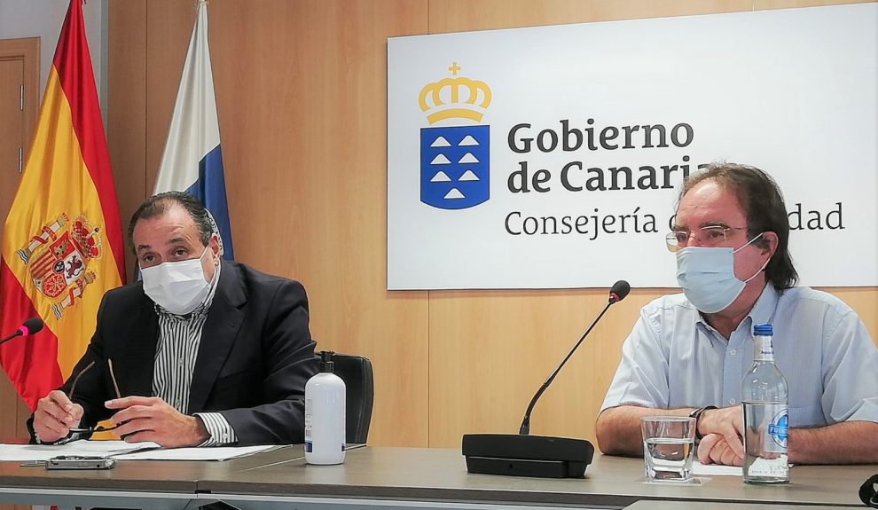 Blas Trujillo (izquierda) y Amós García (derecha) durante la presentación de la campaña de vacunación contra la gripe | Foto: Consejería de Sanidad