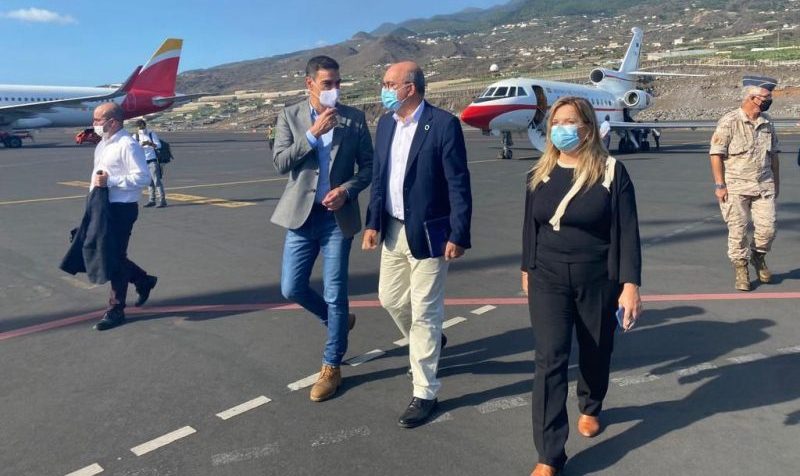 Anselmo Pestana junto a Pedro Sánchez en l aeropuerto de La Palma | Foto: Delegación del Gobierno Anselmo Pestana junto a Pedro Sánchez en l aeropuerto de La Palma | Foto: Delegación del Gobierno