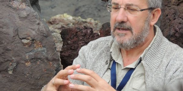 José Mangas, vulcanólogo