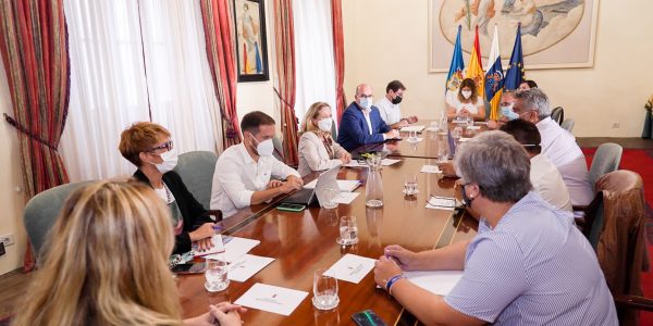 Noelia García en la reunión con Nadia Calviño | Foto: Delegación del Gobierno en Canarias