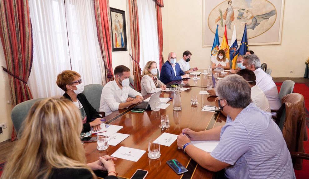 Noelia García en la reunión con Nadia Calviño | Foto: Delegación del Gobierno en Canarias