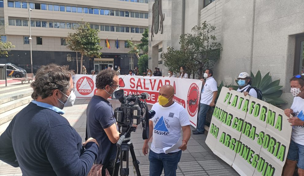 Pedro Pablo Medina al frente de una acción de la Plataforma Salvar Chira-Soria