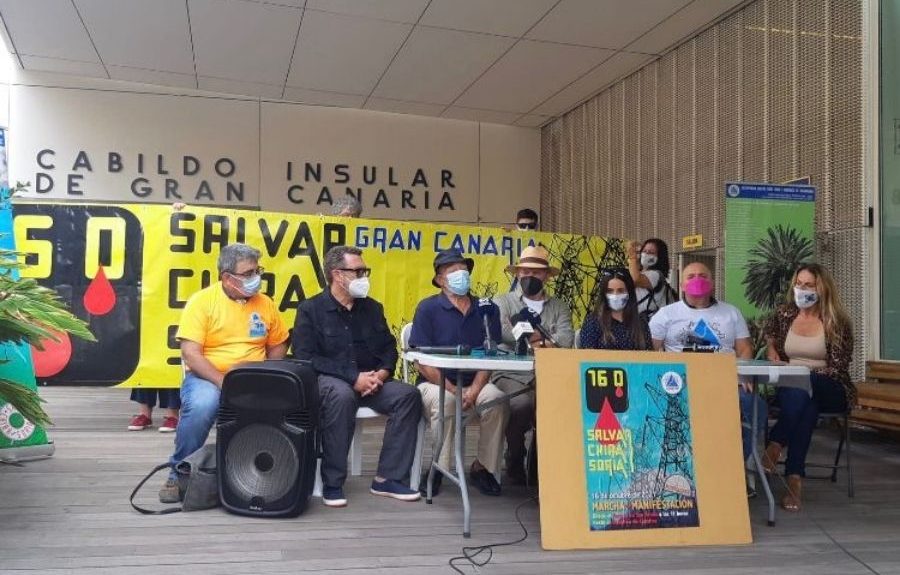 Rueda de prensa frente al Cabildo ayer | SALVAR CHIRA-SORIA