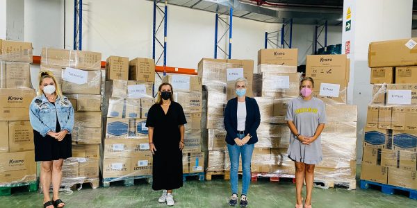 HiperDino entrega a los ayuntamientos de El Paso, Los Llanos de Aridane y Tazacorte las donaciones de clientes | Foto: HiperDino