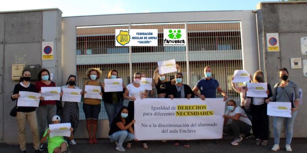 Miembros de FAPA Galdós en un acto reivindicativo | Foto: FAPA Galdós