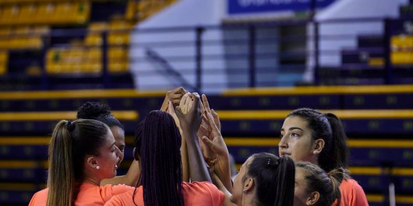 Jugadoras del Gran Canaria Urbaser durante un partido | CV Gran Canaria Urbaser