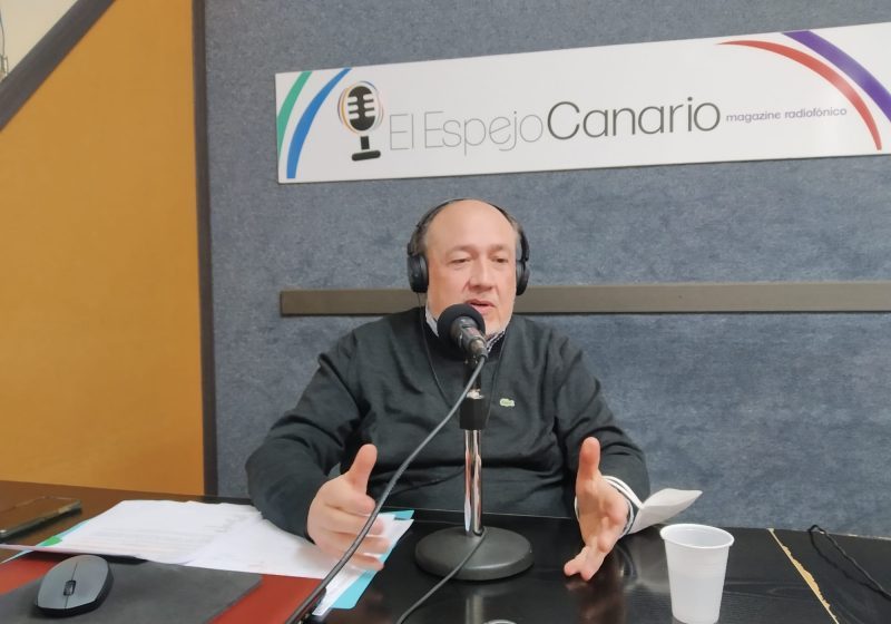 Francisco Fernández de Pedro en los estudios de El Espejo Canario Francisco Fernández de Pedro en los estudios de El Espejo Canario