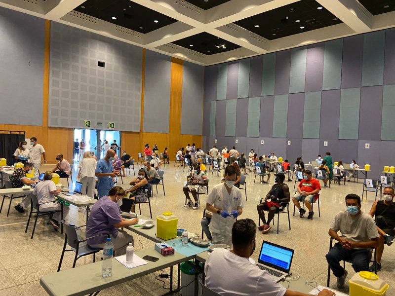 Vacunación de jóvenes en Expomeloneras | Foto: Gobierno de Canarias Vacunación de jóvenes en Expomeloneras | Foto: Gobierno de Canarias