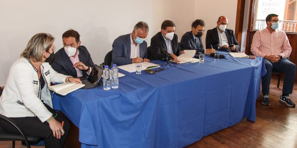 El ministro Luis Planas en una reunión con el sector agroalimentario de La Palma