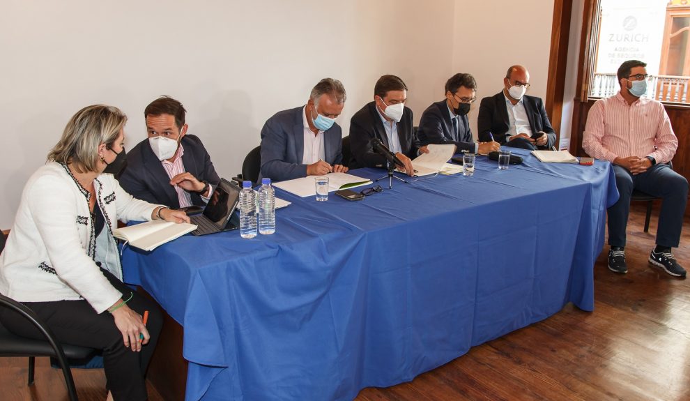 El ministro Luis Planas en una reunión con el sector agroalimentario de La Palma