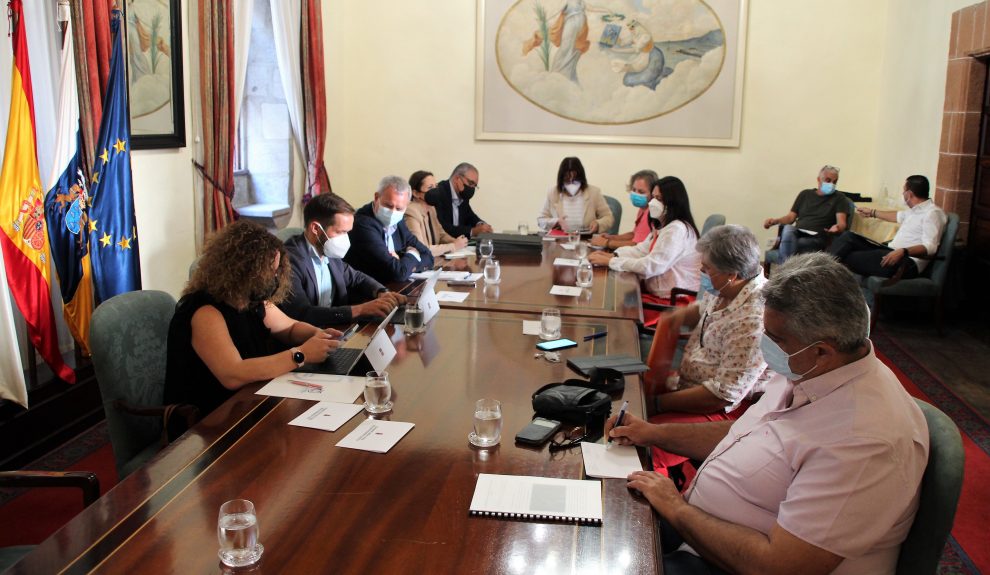 Reunión de miembros del Gobierno canario con Cabildo y ayuntamientos de La Palma | Foto: Gobierno de Canarias