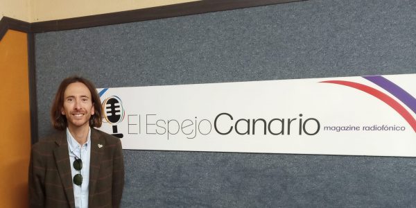 Antonio Rodríguez en los estudios de El Espejo Canario