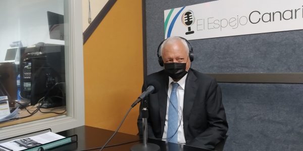 Javier Puga en los estudios de El Espejo Canario