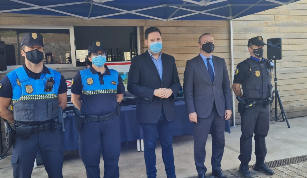 Josué Íñiguez (tercero por la izquierda) junto al alcalde Augusto Hidalgo | Foto: Ayuntamiento de Las Palmas de Gran Canaria