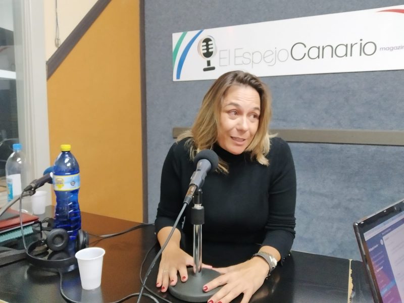Lidia Cáceres en los estudios de El Espejo Canario Lidia Cáceres en los estudios de El Espejo Canario