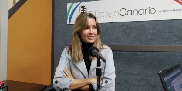 María Fernández en los estudios de El espejo Canario