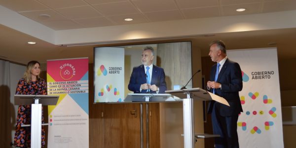 Marta Saavedra y Ángel Víctor Torres durante la presentación del Portal de Gobierno Abierto | Foto: Gobierno de Canarias