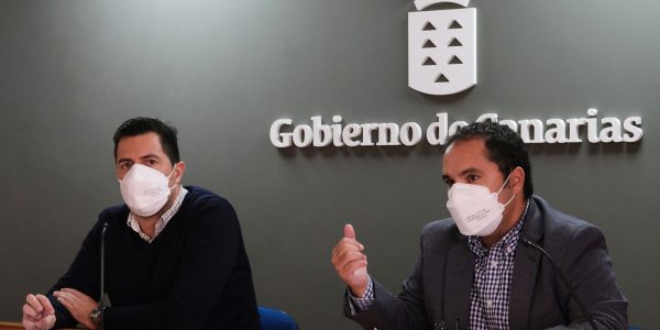 Alejandro Ramos (izquierda) junto a Gustavo Santana | Foto: Gobierno de Canarias