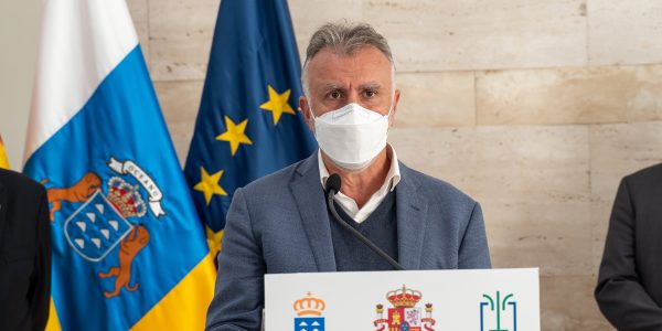 Ángel Víctor Torres durante una visita a La Palma | Foto: Gobierno de Canarias
