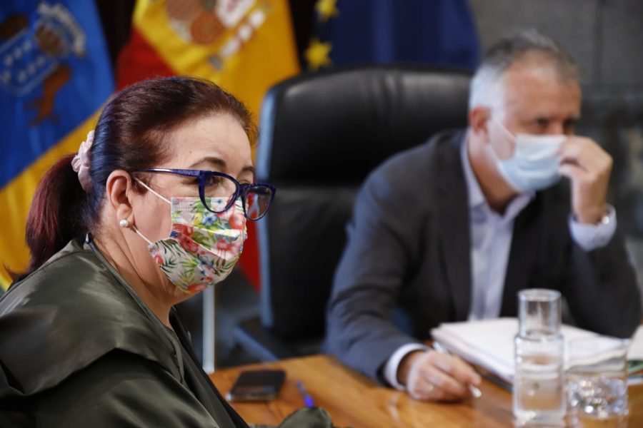 Manuela Armas en una reunión del consejo de Gobierno | Foto: Gobierno de Canarias Manuela Armas en una reunión del consejo de Gobierno | Foto: Gobierno de Canarias